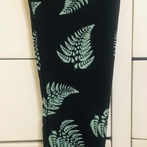 Lularoe Fern OS Leggings